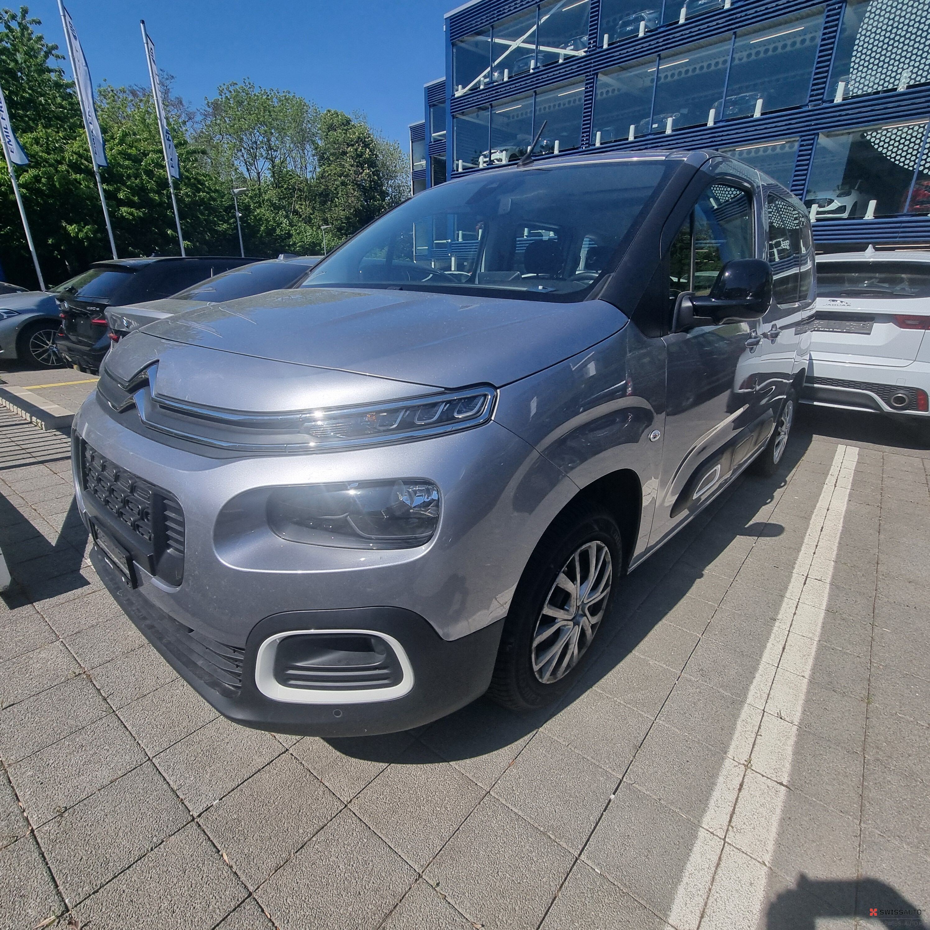 Auction Image